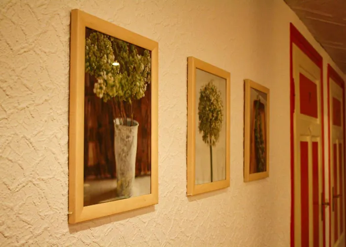 Zur Deutschen Eiche - Fruehstueckspension Und غروسشوناو